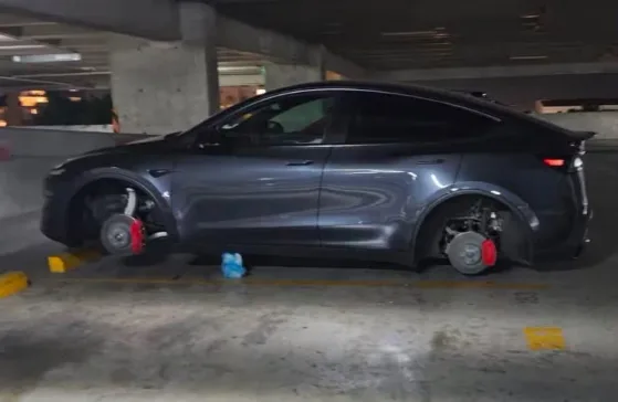 INSEGURIDAD EN LOMAS: Encuentran un Tesla Sin Llantas en el Estacionamiento de Sonata