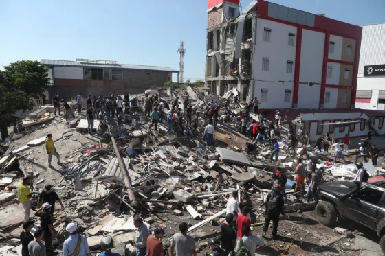 Terremoto de Magnitud 7.4 Sacude el Oeste de Colombia y Deja al Menos 111 Muertos