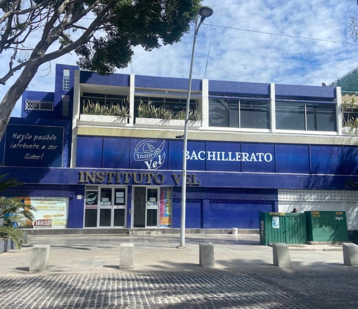 Nueve Alumnos Intoxicados y Dos Hospitalizados tras Vertido de Potente Producto de Limpieza en la Avenida Juárez